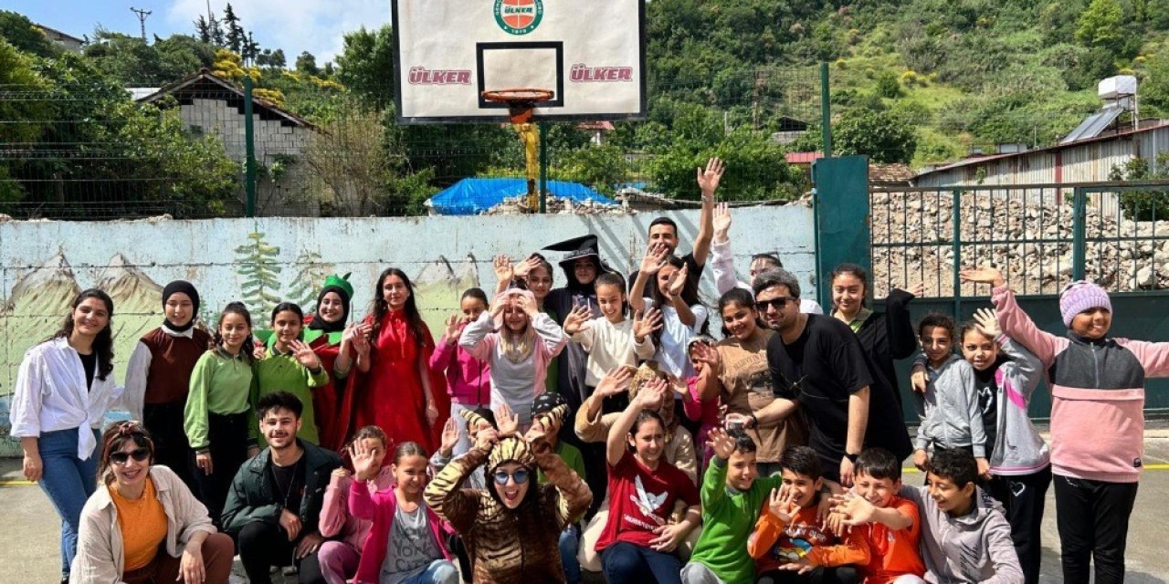 Kaeü Sağlık Hizmetleri Topluluğu, Hatay’da Depremzede Çocuklara Dokundu