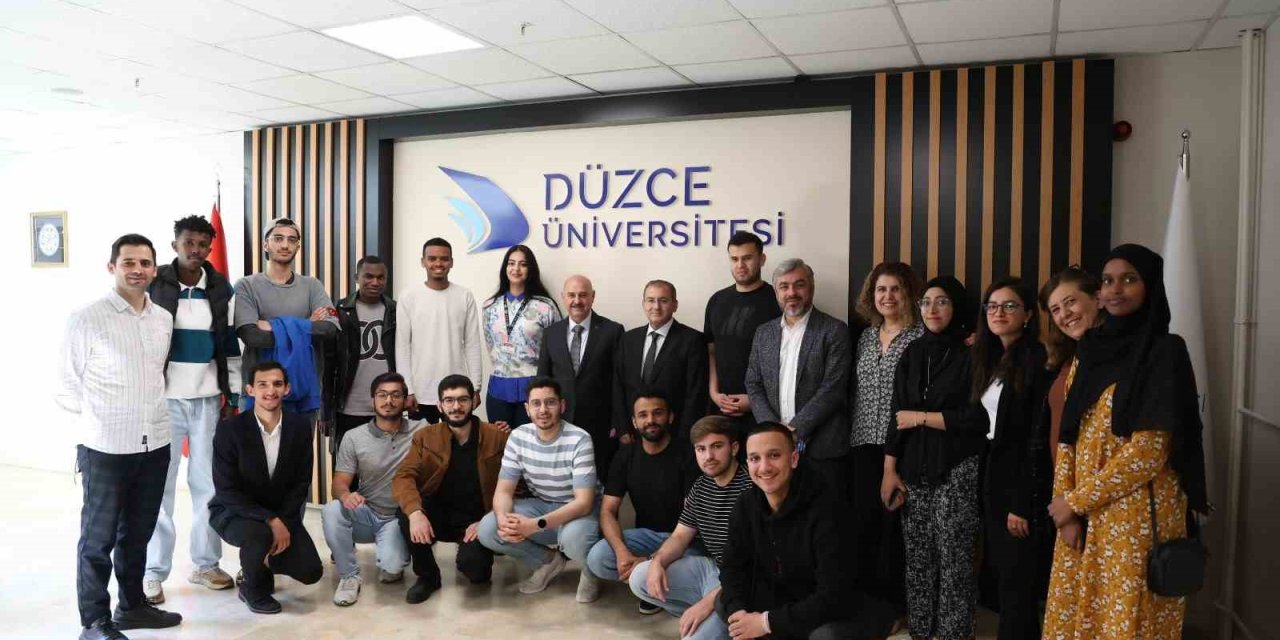 Rektör Uluslararası Öğrenci Temsilcileriyle Bir Araya Geldi