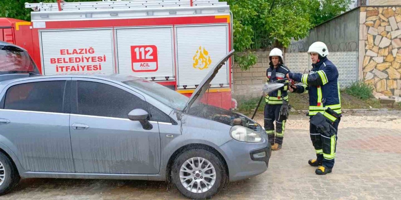 Seyir Halindeki Araç Alev Aldı