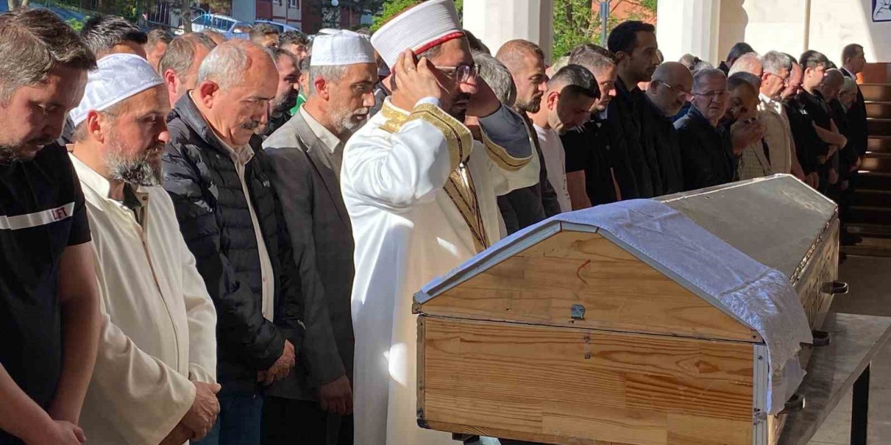 Pres Makinesine Sıkışarak Hayatını Kaybeden Fabrika Sahibi Defnedildi