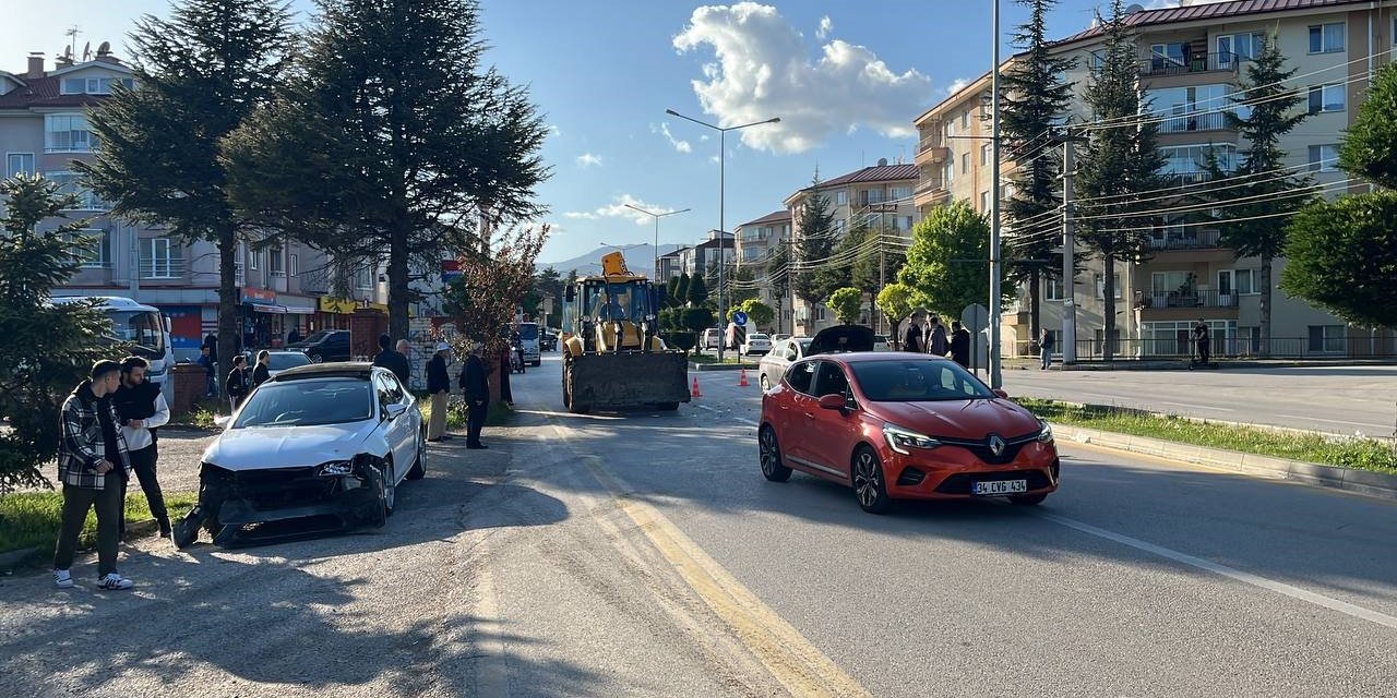 Bolu’da Kazada 4 Yaşındaki Kız Ve Annesi Yaralandı