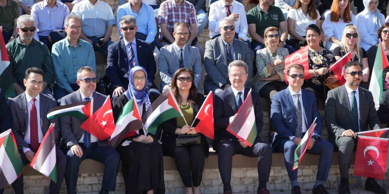 Manisa Cbü’den Filistin İçin Haykıran Amerikalı Öğrencilere Destek