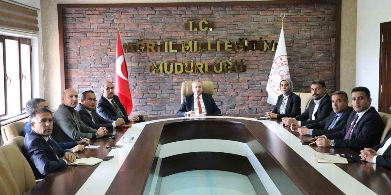 Ağrı Milli Eğitim Müdürü Kökrek’ten "türkiye Yüzyılı Maarif Modeli"ne Destek