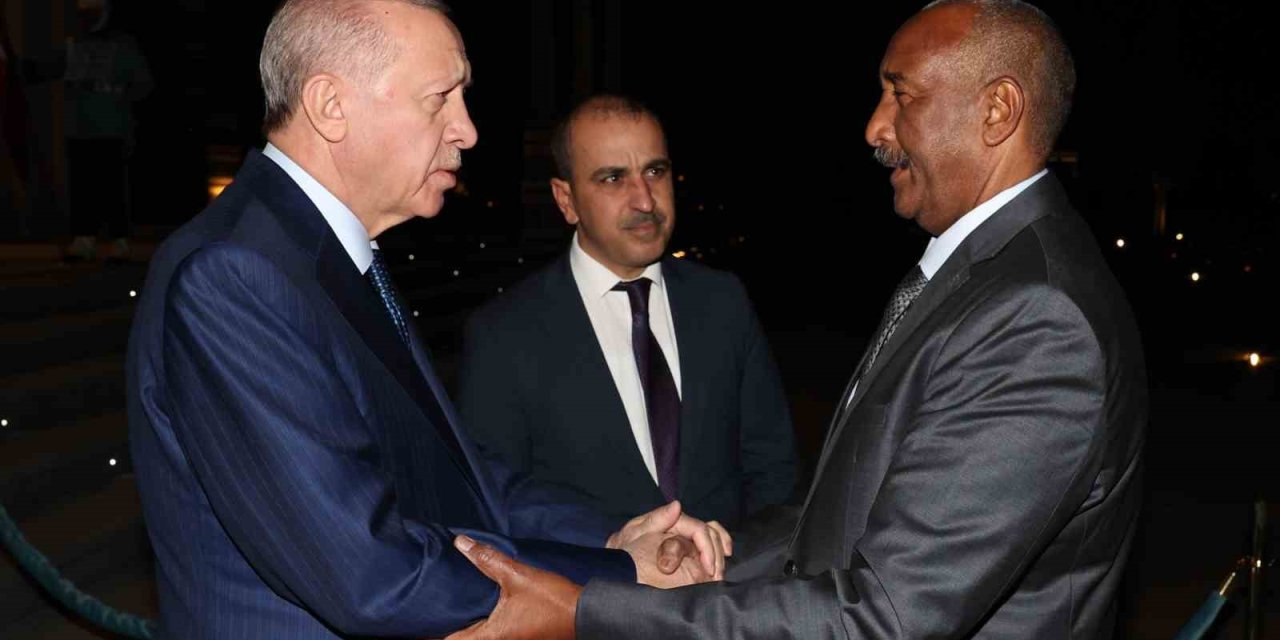 Cumhurbaşkanı Erdoğan, Sudan Egemenlik Konseyi Başkanı El Burhan İle Görüştü