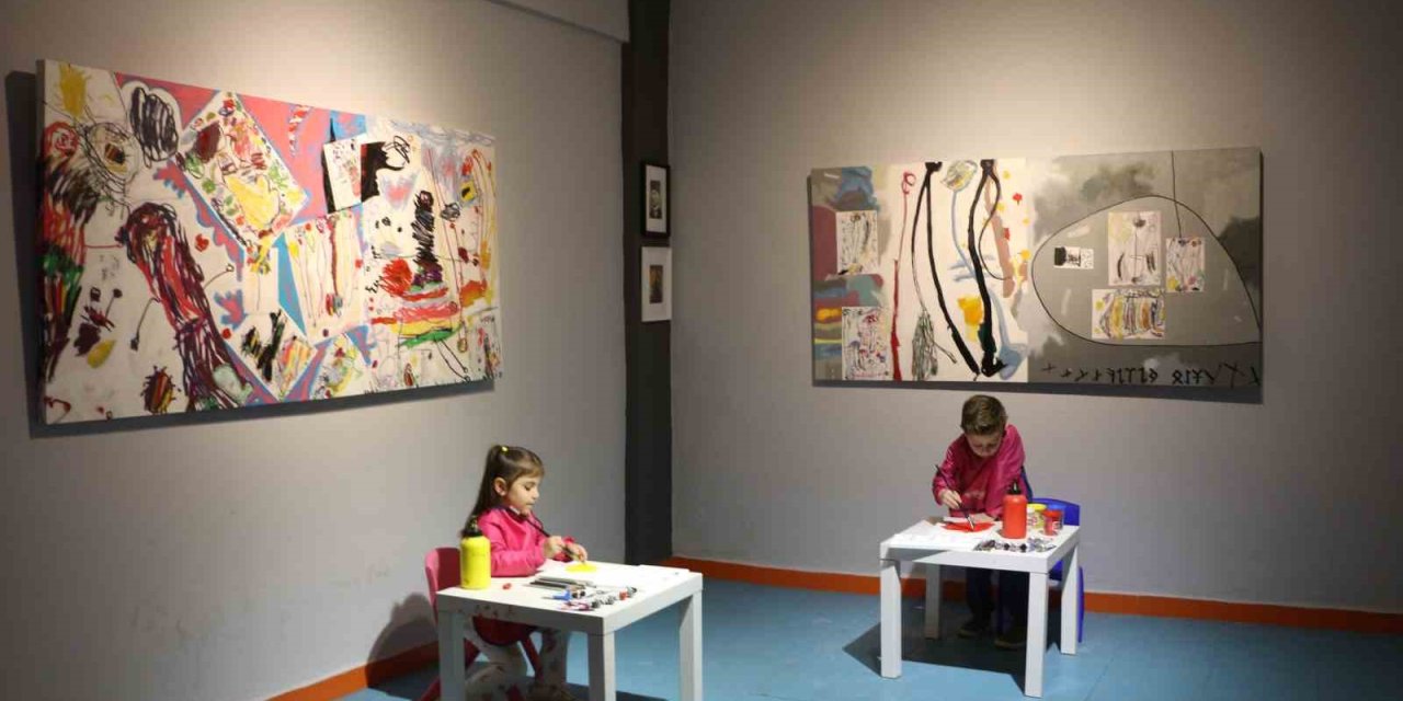 5 Yaşındaki İkiz Kardeşler Yaptıkları Resimler İle Görenleri Hayran Bırakıyor