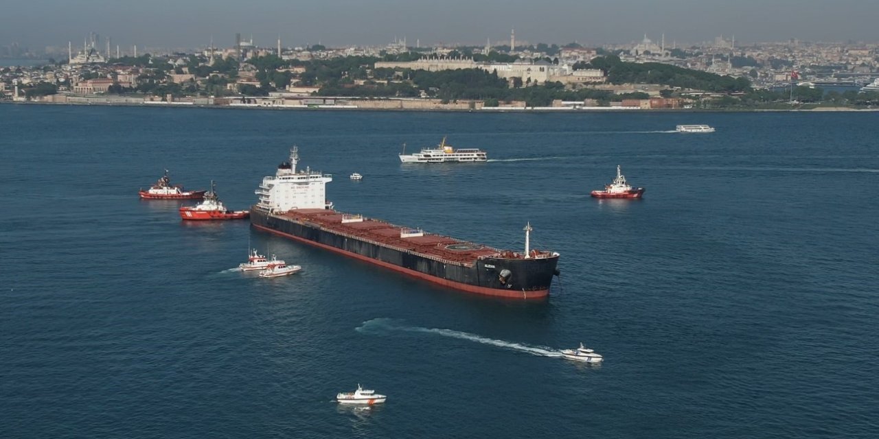 Haydarpaşa Açıklarında Karaya Oturan Gemi Havadan Görüntülendi