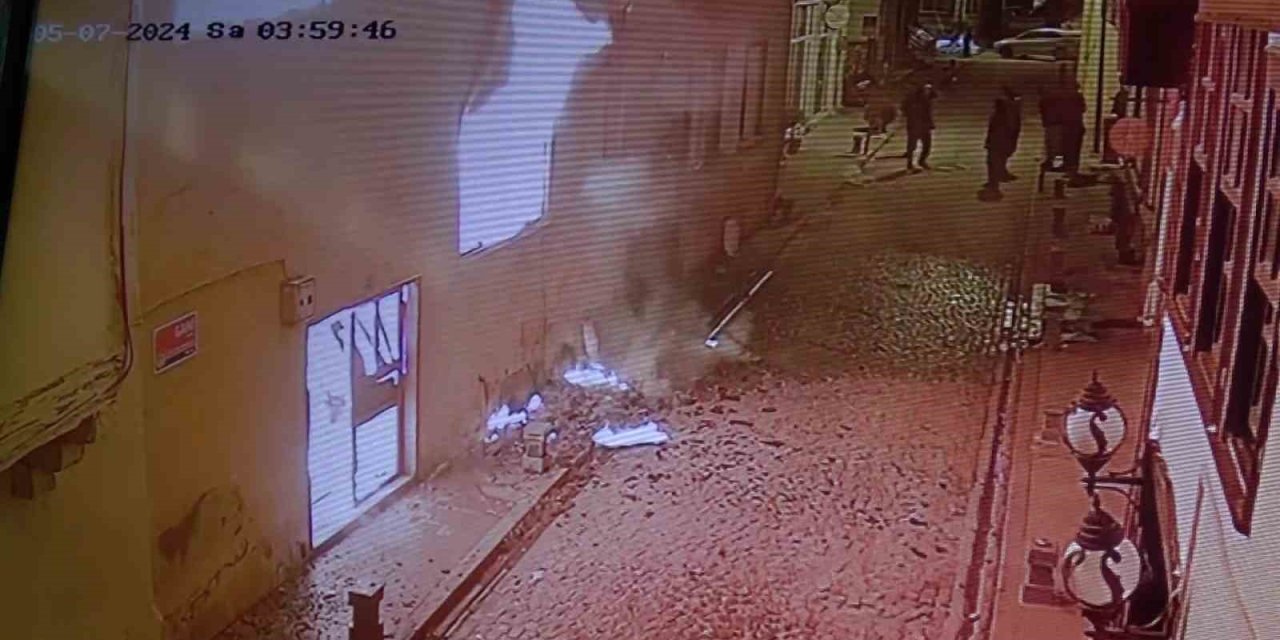 Amasya’da Yanan Asırlık Konaktaki Patlama Anı Kamerada: 1 Kişi Hayatını Kaybetti