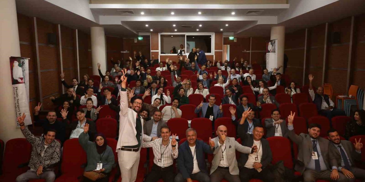 Prof. Dr. Süleyman Taş’tan, 100 Cerrahın Canlı İzlediği Estetik Ameliyat