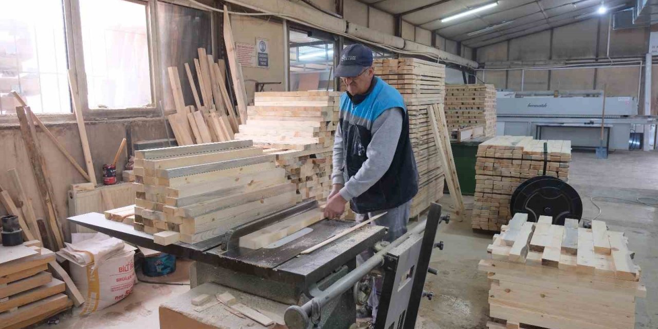 Ahşap İmalat Atölyesi Kent Mobilyaları Üretimine Devam Ediyor
