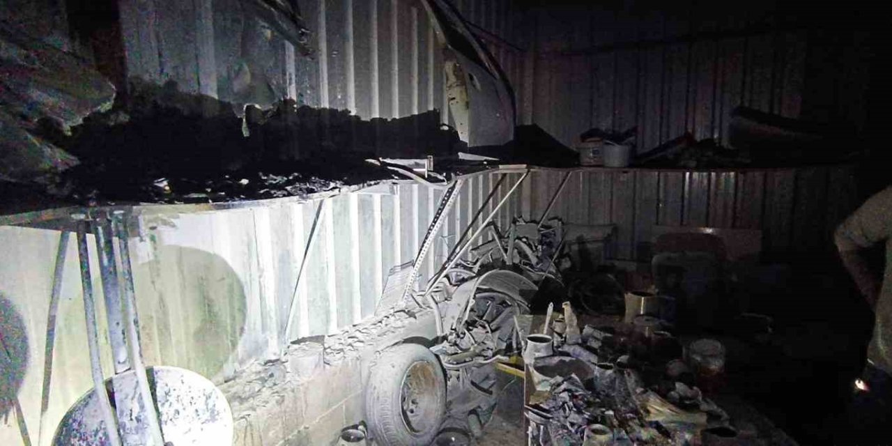 Defne’de Kaportacıda Çıkan Yangın Söndürüldü