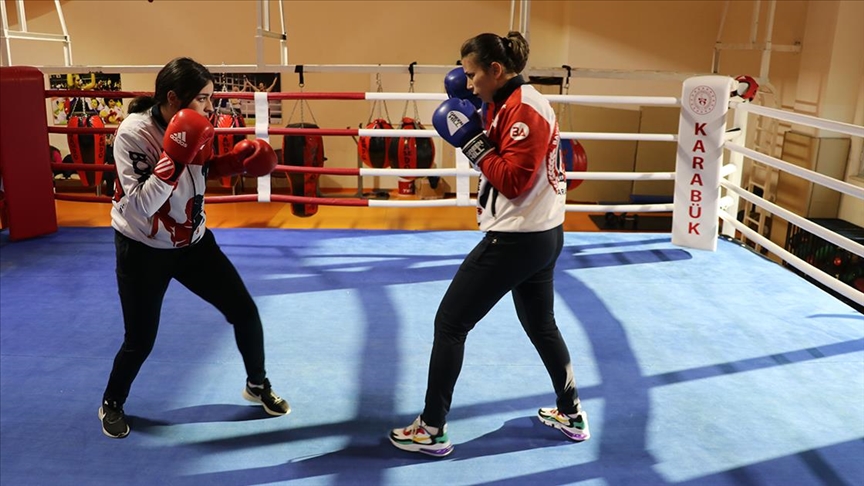 Kadın milli boksörlerin hedefi olimpiyatlara katılarak derece elde edebilmek