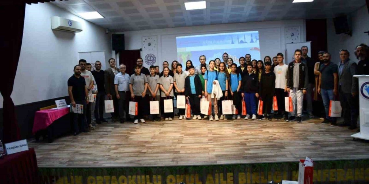 Bilgi Yarışmasının Bölge Finalleri Salihli’de Yapıldı