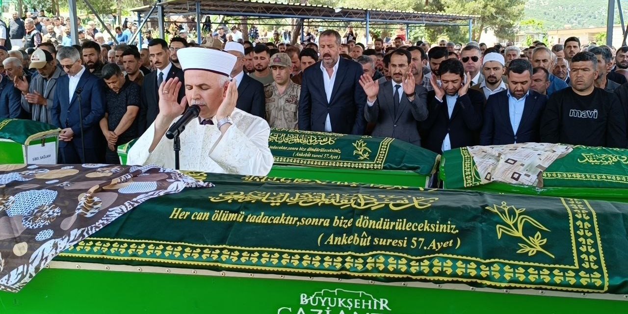 Gaziantep’teki Feci Kazada Ölenlerin Cenazeleri Defnedildi