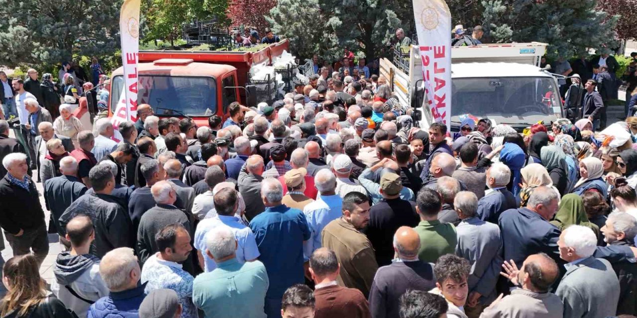 Ücretsiz Olduğunu Duyan Koştu, Dağıtım Sırasında İzdiham Yaşandı