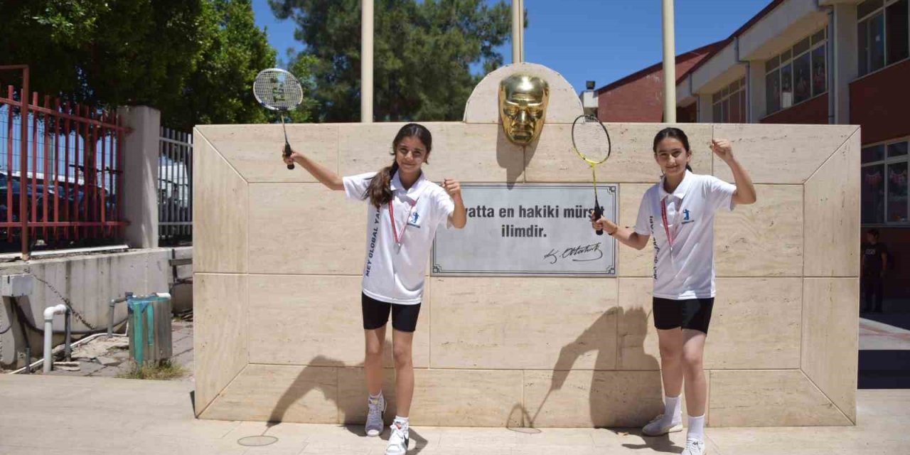Elif Ve Melis Badminton Türkiye Şampiyonası Yolcusu