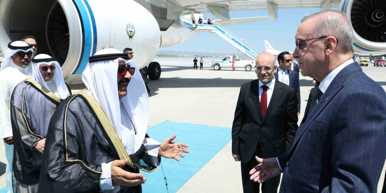 Cumhurbaşkanı Erdoğan, Kuveyt Devlet Emiri Şeyh Es Sabah’ı Havalimanında Karşıladı