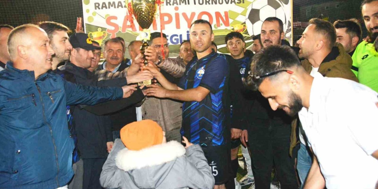 Tribün İçin 150 Bin Lira Bağışta Bulundular