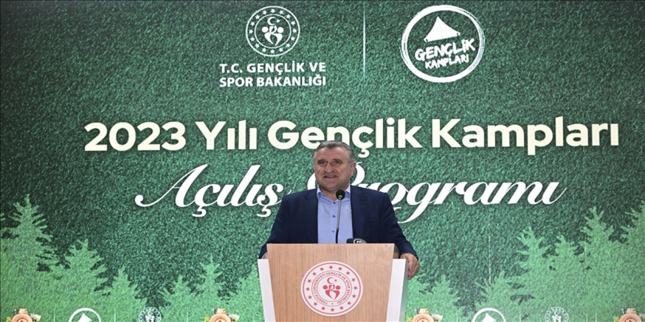 Bakan Bak: Vatanını seven, dertleri paylaşan güzel bir gençlik geliyor
