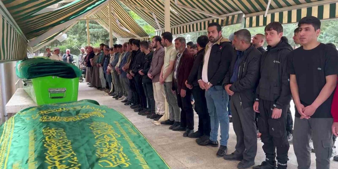 Kilis’teki Aile Katliamında Ölenler Toprağa Verildi