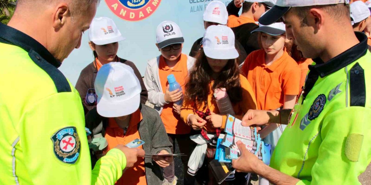 Çanakkale’de Öğrenciler Trafik Kurallarını Uygulamalı Olarak Öğrendi