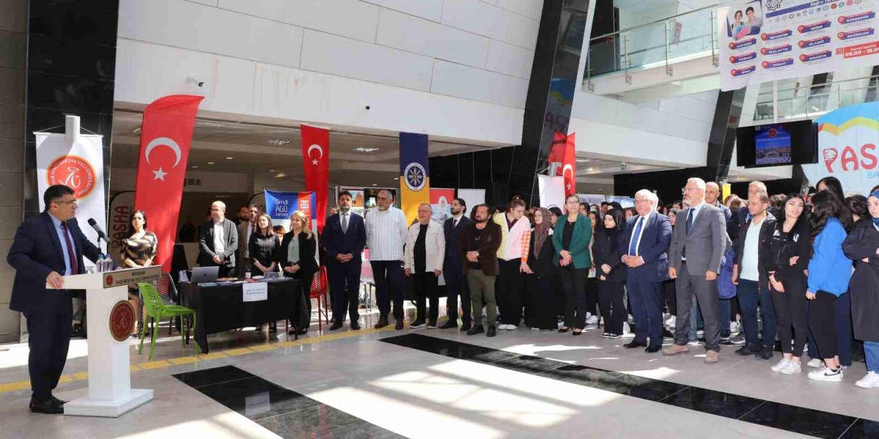 Nevü Ev Sahipliğinde Düzenlenen ‘Üniversite Tanıtım Fuarı’na Yoğun İlgi