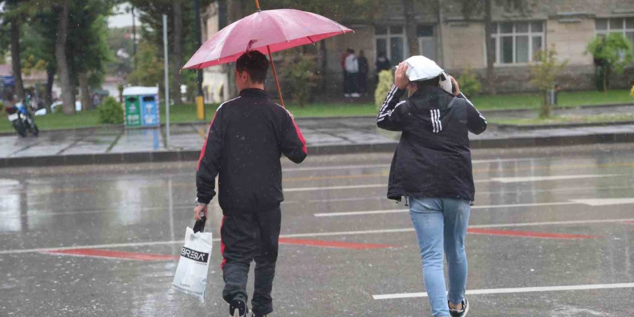 Elazığ’da Sağanak Yağış Etkili Oldu
