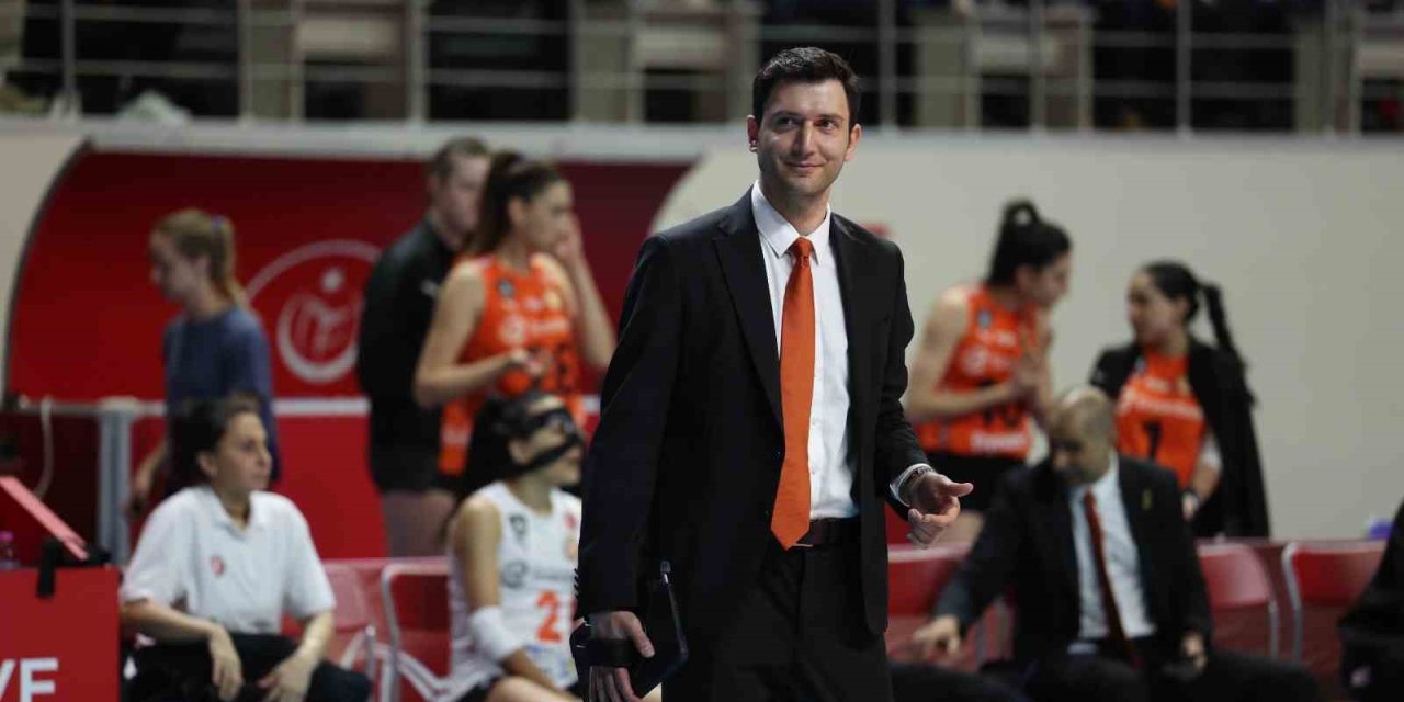 Ferhat Akbaş, 3 Yıl Daha Eczacıbaşı Dynavit’te