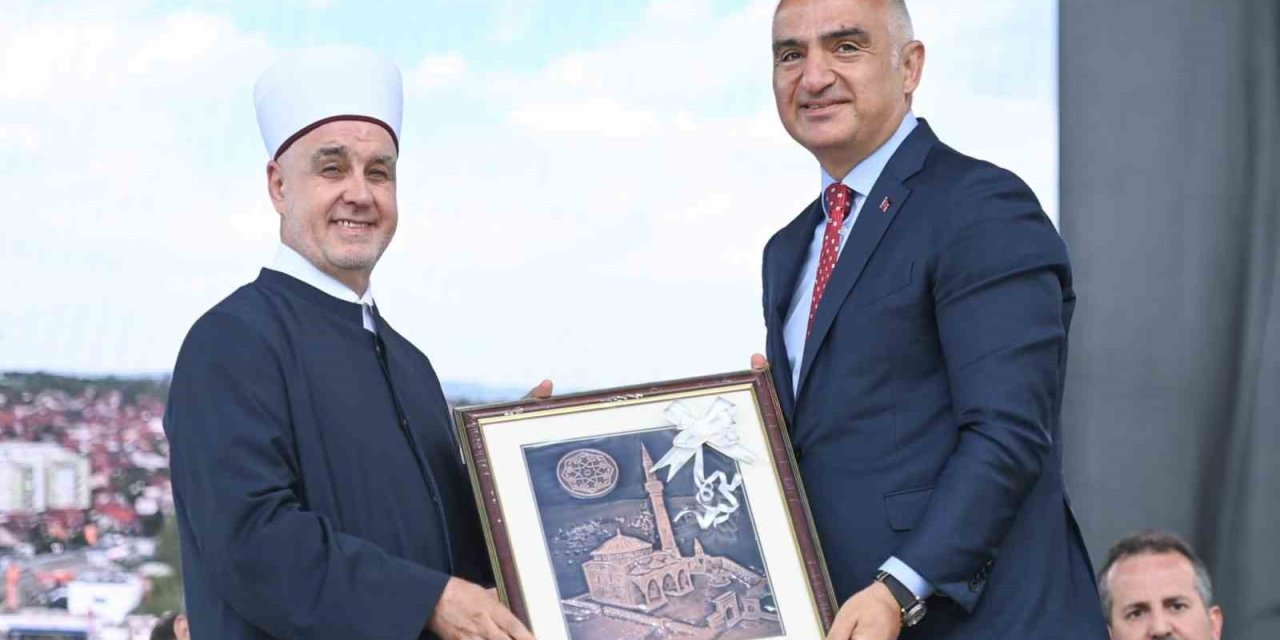Bakan Ersoy, Bosna-hersek’te Osmanlı Mirası Arnavudiye Camii Açılışına Katıldı