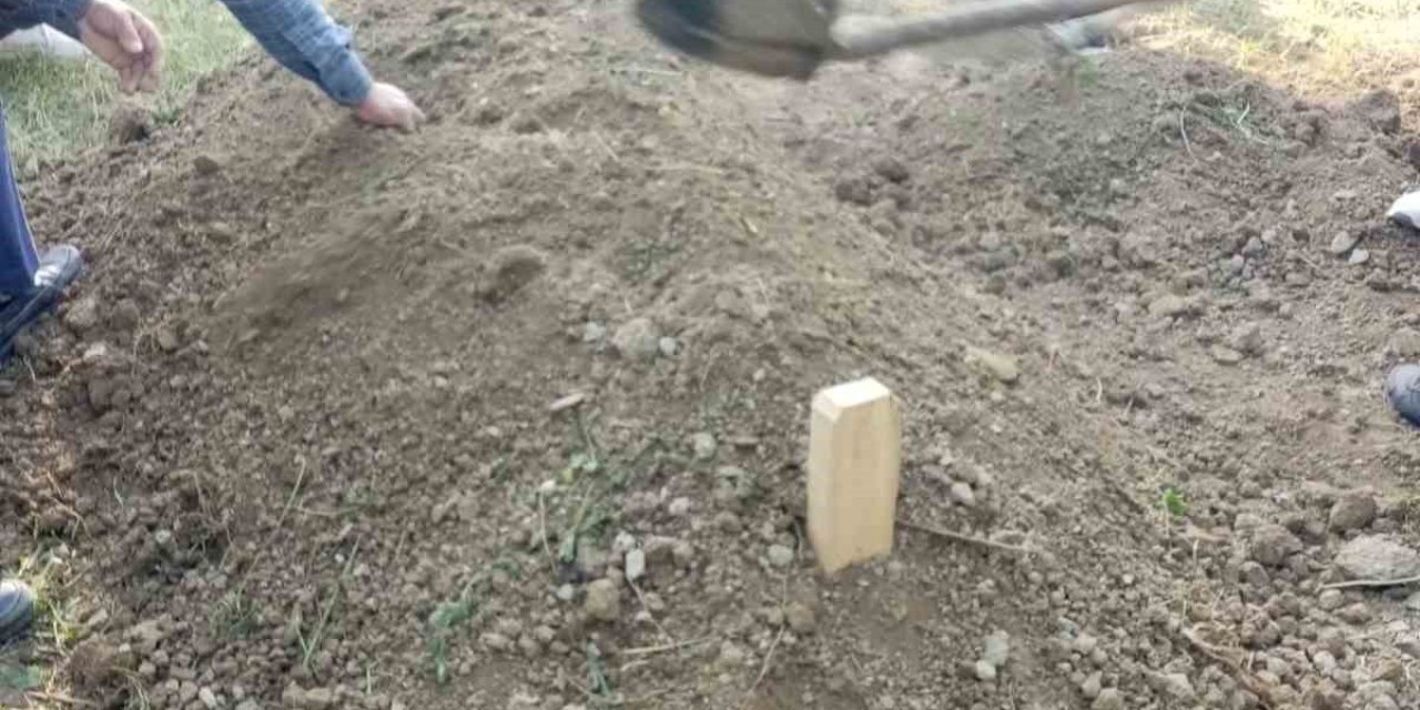 Başı Kesilerek Cesedi Su Kanalına Atılan İnşaat Ustası Toprağa Verildi