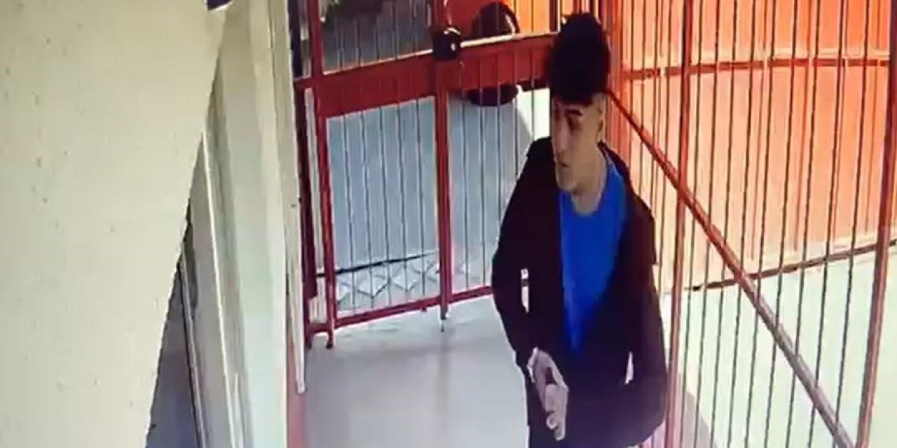 Okul Müdürünü Vuran Öğrencinin Liseye Silahla Geliş Ve Gidiş Anı Kamerada