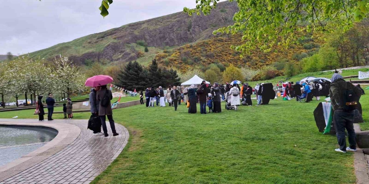 İskoçya’da Edinburgh Üniversitesi Ve Parlamento Binası Önünde Gazze’ye Destek Protestosu
