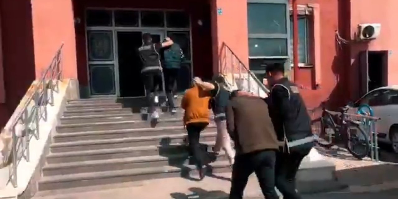 Hakkari Merkezli 5 İlde Göçmen Kaçakçılarına Operasyon: 29 Gözaltı