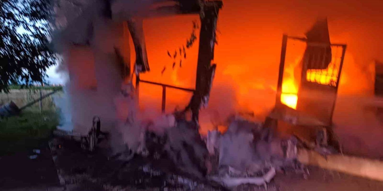 Erzin’de Çıkan Baraka Yangını Söndürüldü