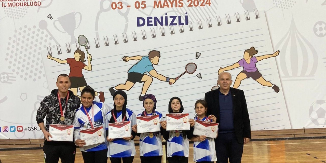 Sinanpaşalı Öğrenciler Badmintonda Bölge Şampiyonu Oldu