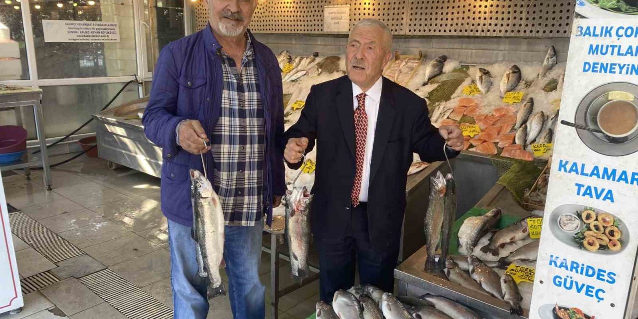 Beylikdüzü’nde Karadeniz Somonu Yüzleri Güldürdü: 300 Liradan 120 Liraya Düştü