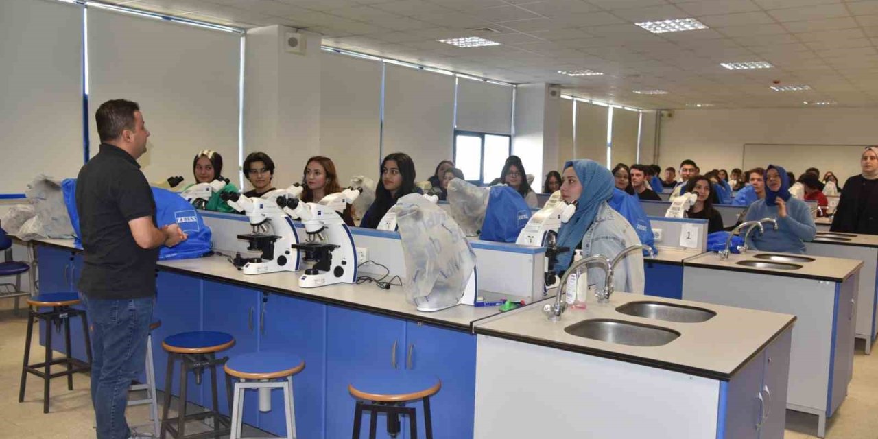 Yks Öncesi Düzce Üniversitesi’ni Gezdiler