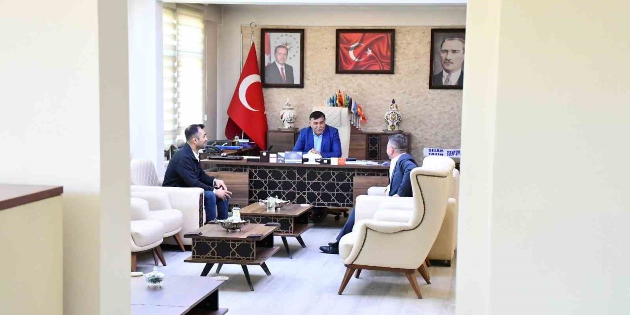 Emet Belediye Başkanı Makam Odasının Kapısını Söktürdü