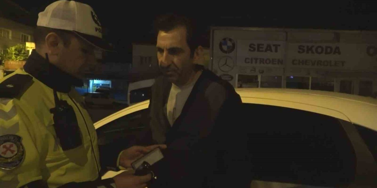 Alkollü Sürücü Uygulamadan Kaçarken Refüje Çıktı