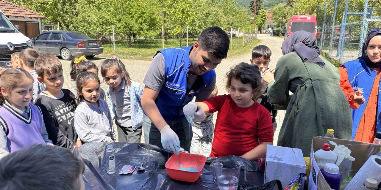 Bilim Karavanında Deney Yaptılar