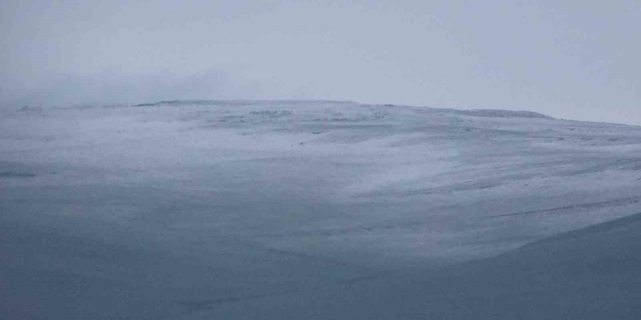 Ardahan’da Mayıs’ta Kar Sürprizi