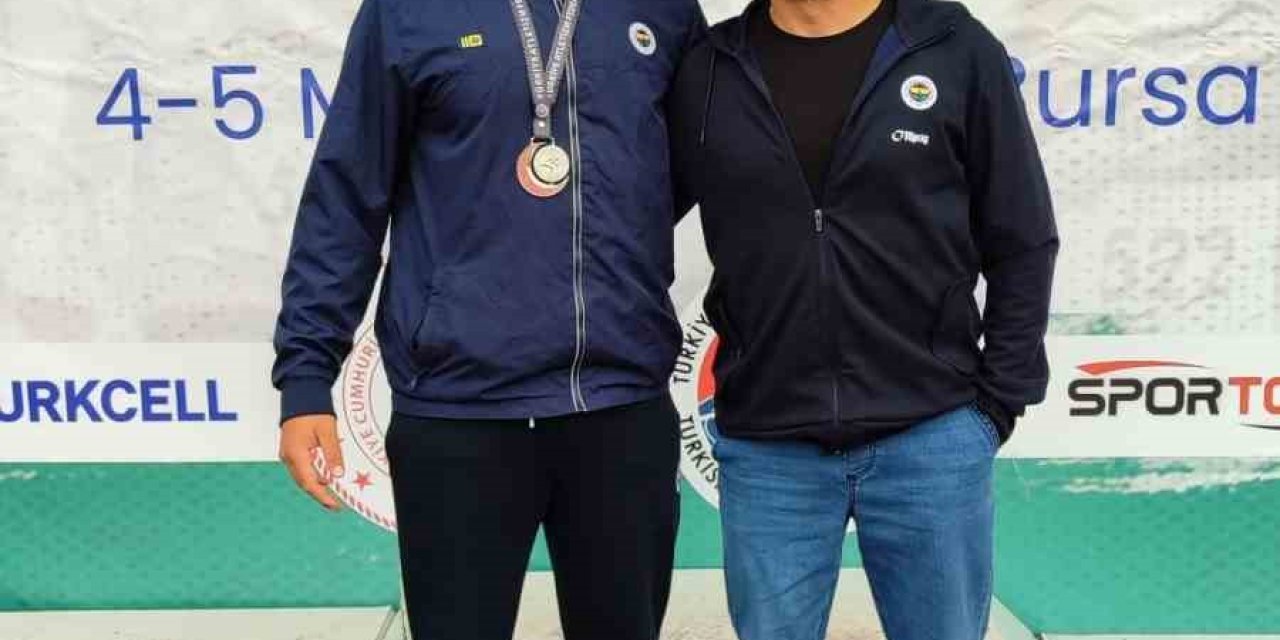 Gümüş Madalyasıyla Döndü