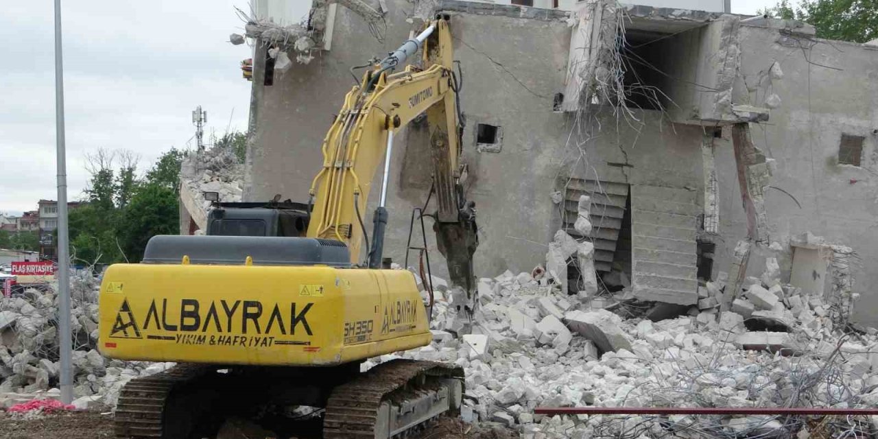 Malatya’da Yıkımlar Ve İnşa Çalışmaları Sürüyor