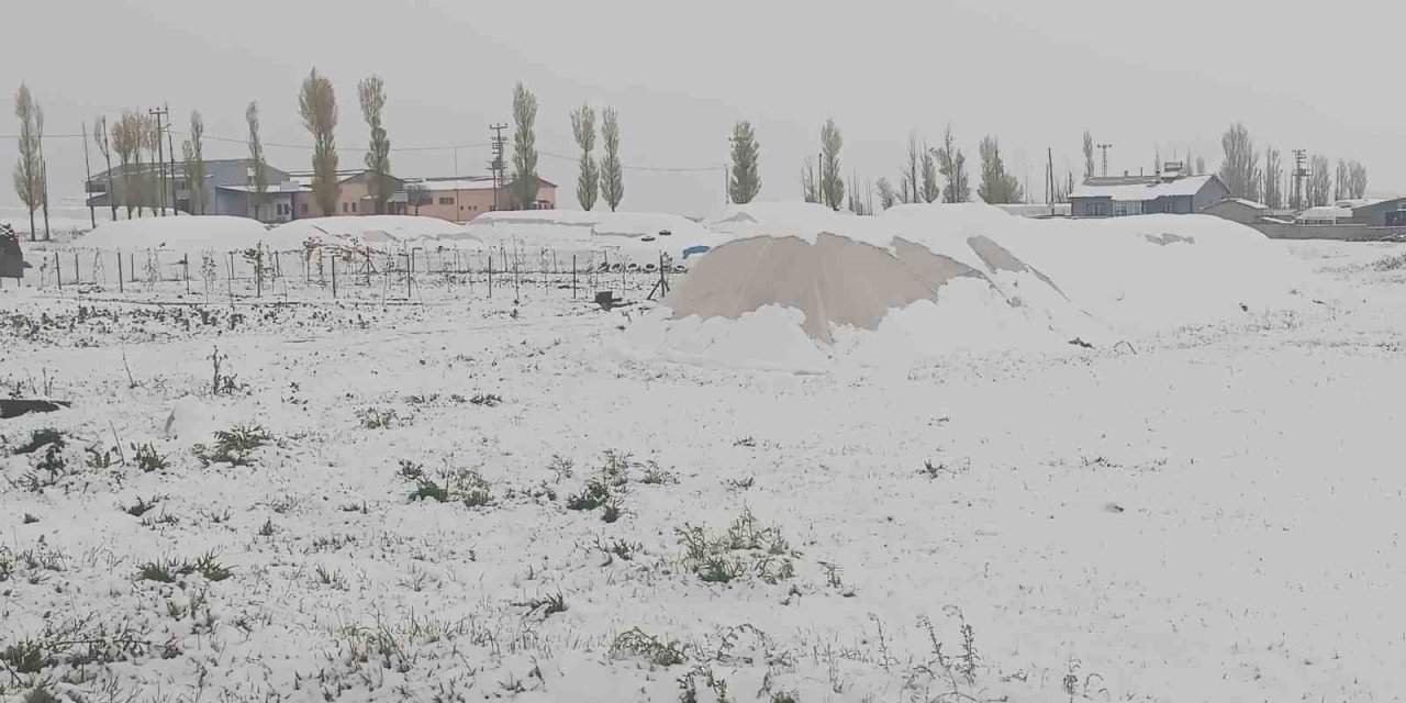 Özalp Mayıs Ayında Kışı Yaşadı