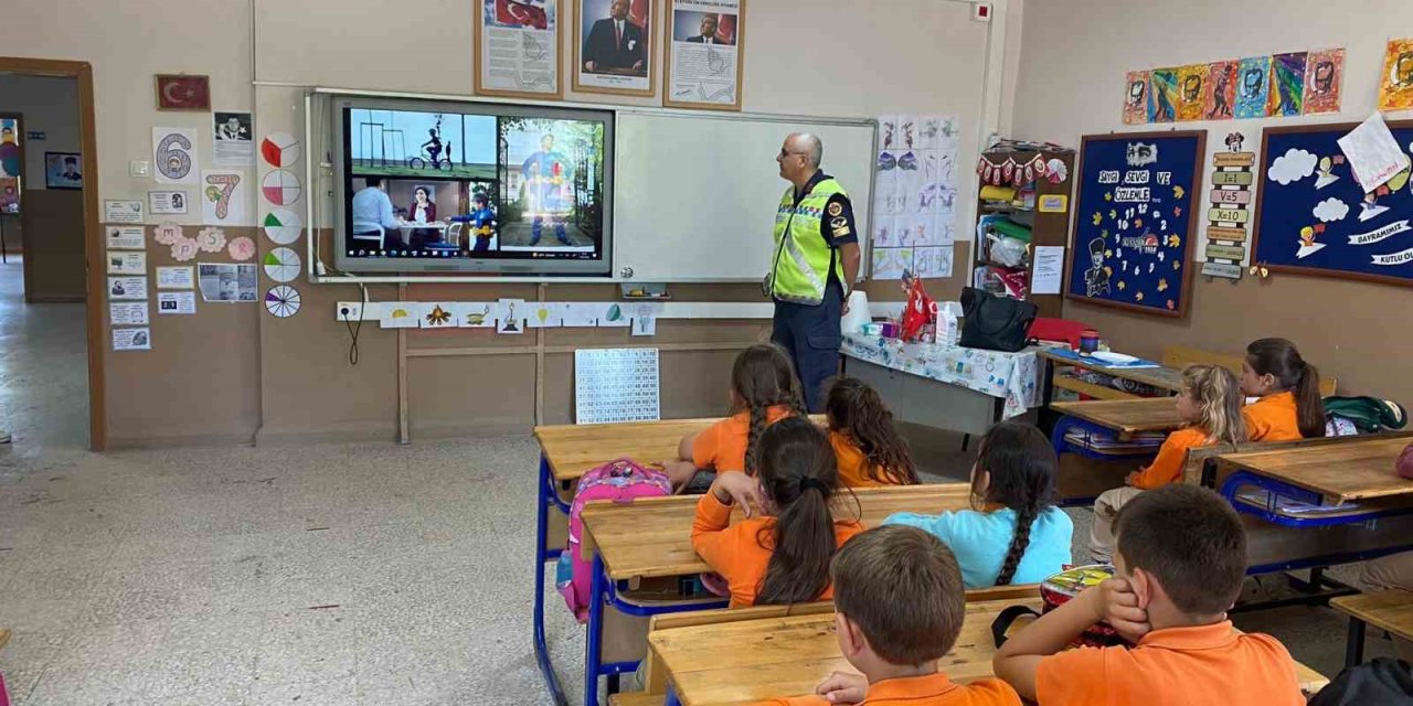 Babaeski’de Trafik Haftası Dolayısıyla Çocuklara Trafik Eğitimi Verildi