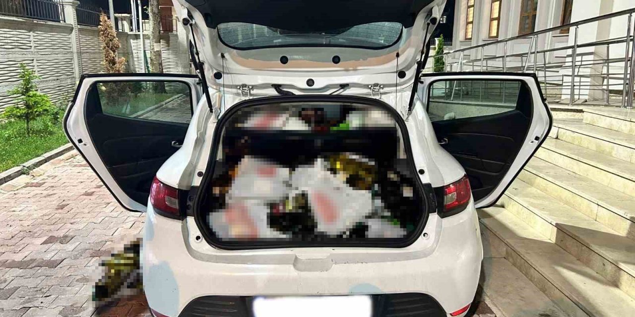 Marketlerden Çala Çala Otomobili Zeytinyağı İle Doldurdu