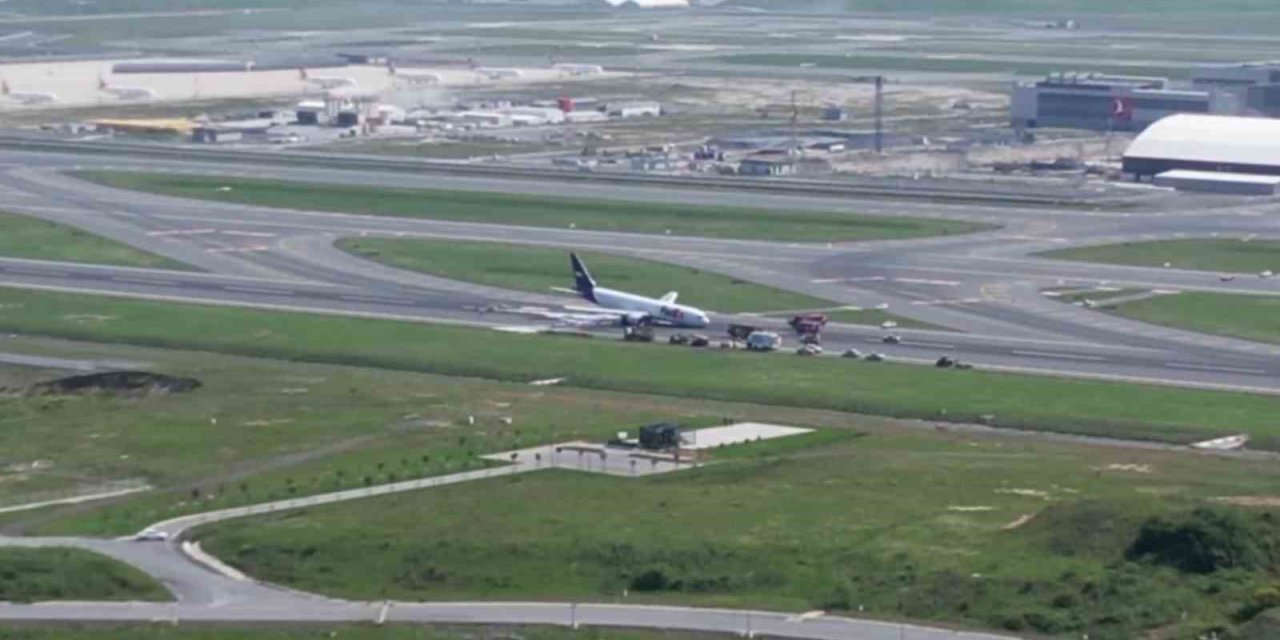 İstanbul Havalimanı’nda Gövdesi Üzerine İnen Fedex Uçağı Havadan Görüntülendi