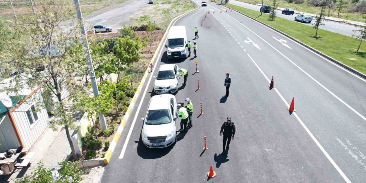Polislerden Sürücülere Ceza Değil ’şeker’