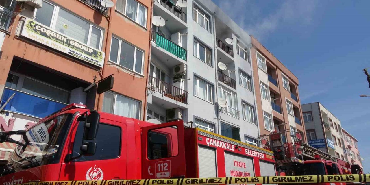 Çanakkale’de 4 Katlı Apartmanda Yangın Paniği