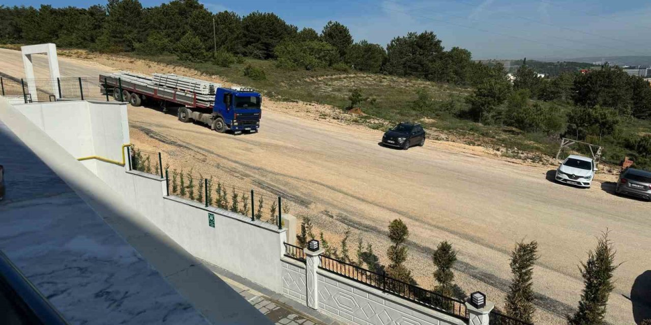 Ağır Tonajlı Tırlar Tehlike Saçıyor