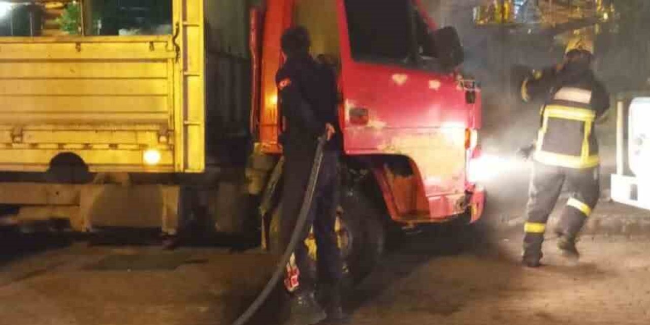 Kamyonette Çıkan Yangın Ekipleri Harekete Geçirdi
